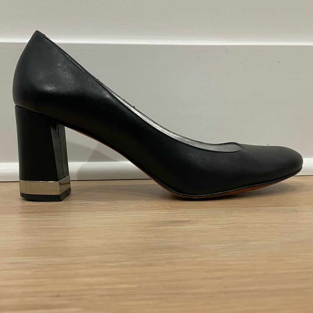 Banana Republic Black Leather 12-Hour Block-Heel - size 7